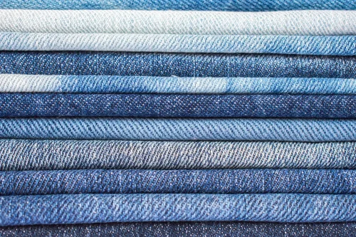 Jeans – najbardziej trwały materiał na spodnie?